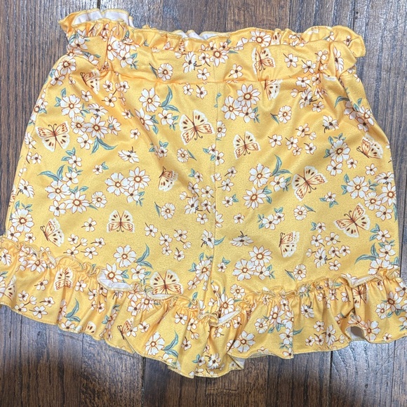 Little Lass girls Yellow Floral Ruffle Top and Shorts Set size 5 - Picture 5 of 6